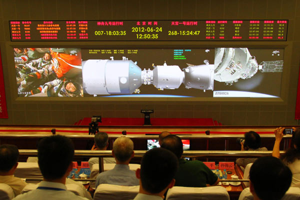 China's first manual space docking successful