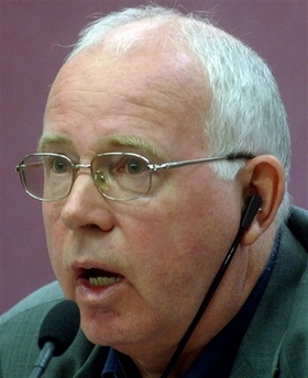 Hong Kong's Director of Marine, Roger Tupper, speaks at a media briefing about the rescue operation of 18 Ukrainians who are missing in a ship collision on Sunday, March 23, 2008. The Hong Kong authorities have mobilized over 130 rescuers to continue searching for the missing. [Agencies]