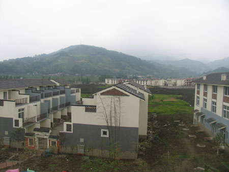 Peaceful life in Sichuan as new homes are built