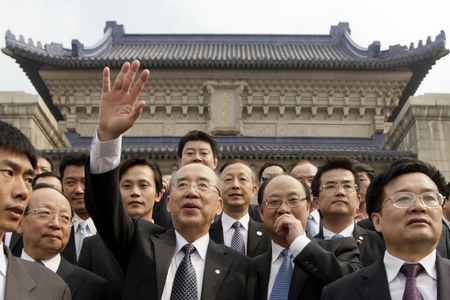 KMT chairman pays homage to party founder Sun