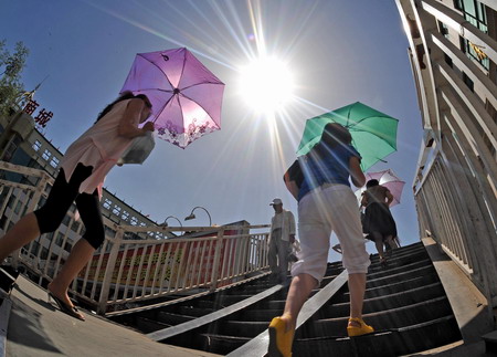 Scorching heatwave hits north China