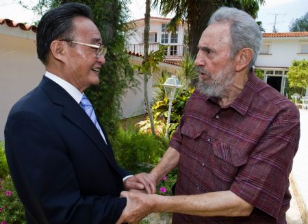 Chinese top legislator visits Cuban leader Fidel Castro