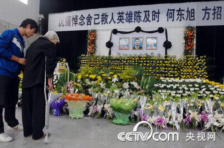 Teenage heroes mourned in central China