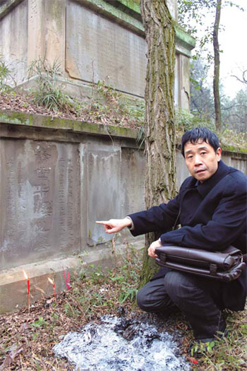 Red Guards cemetery reveals scars yet to heal