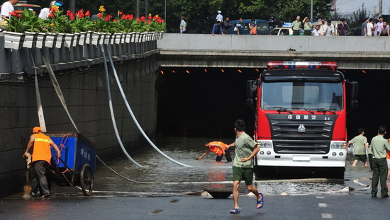 1,000 affected by burst water pipe