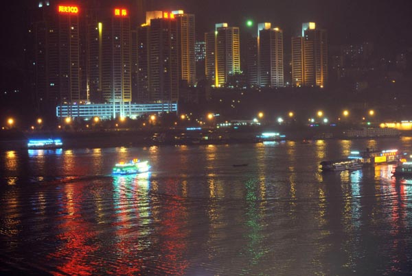 Three Gorges raises water to full capacity level