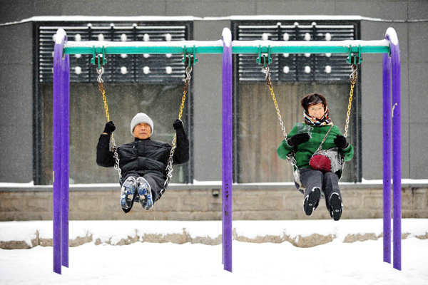 Heavy snow hits NE China