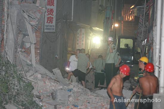 One killed, 7 injured after building collapses