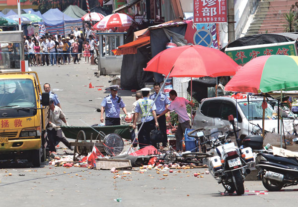 3 dead after bizarre accident in downtown street