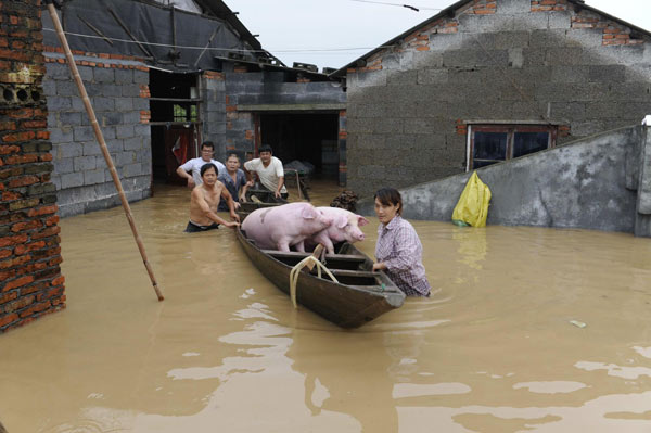 Floods put strain on dikes