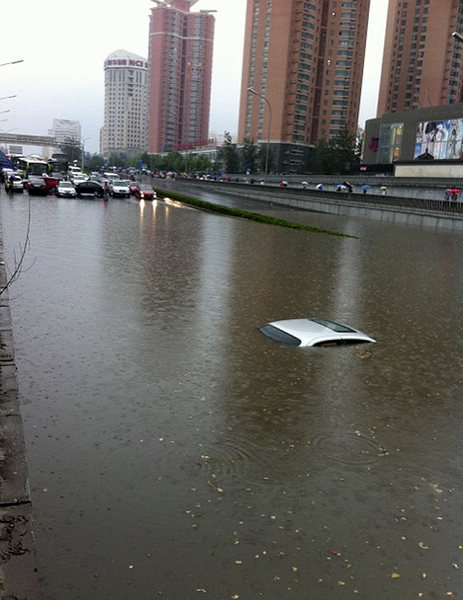 Downpour wreaks havoc for rush hour