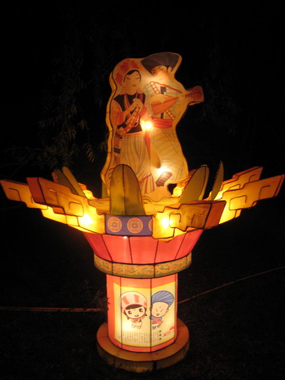 Lanterns light up at Old Summer Palace