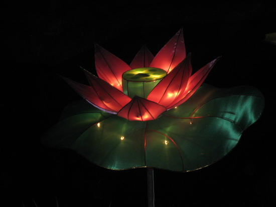 Lanterns light up at Old Summer Palace