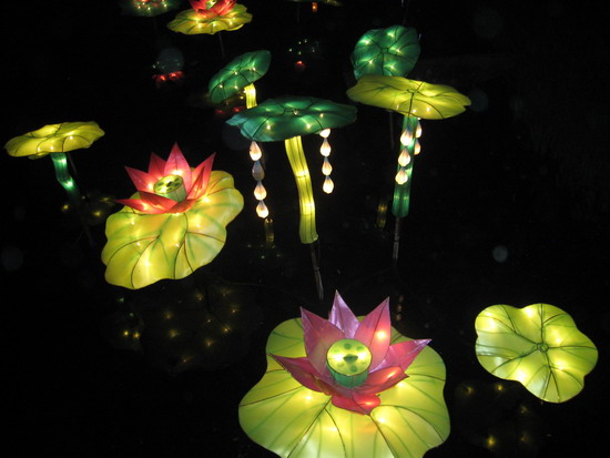 Lanterns light up at Old Summer Palace