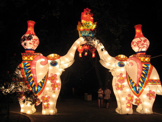 Lanterns light up at Old Summer Palace