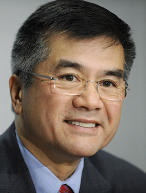 US Senate confirms Gary Locke as ambassador to China