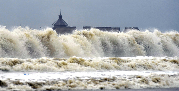 Typhoon Nesat lands in South China