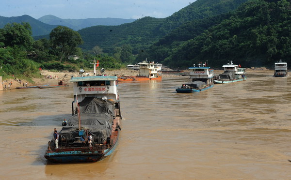 Stranded Chinese sailors escorted home from Thailand