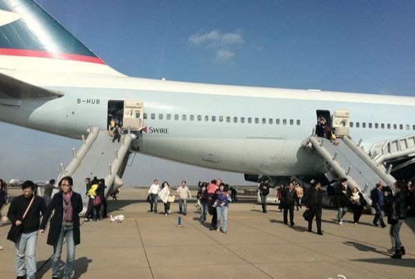 Plane evacuated due to smoke in cabin