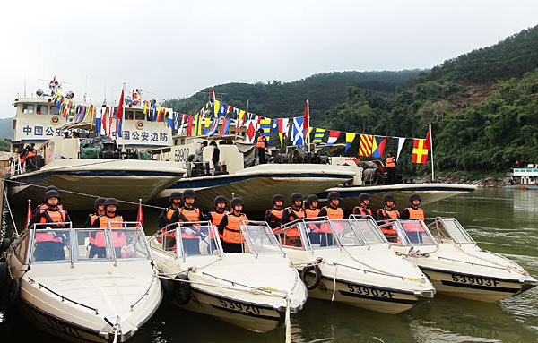 Chinese police patrol deployed in border port