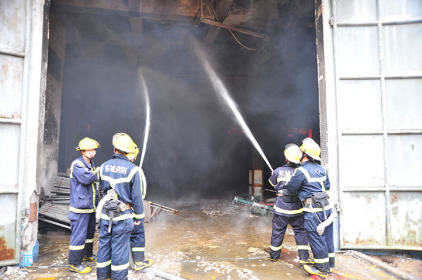 600 firefighters battle paper factory blaze