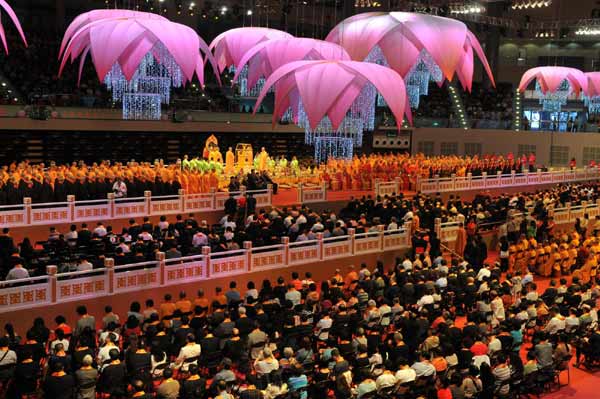 Buddha's parietal-bone relic enshrined in Macao