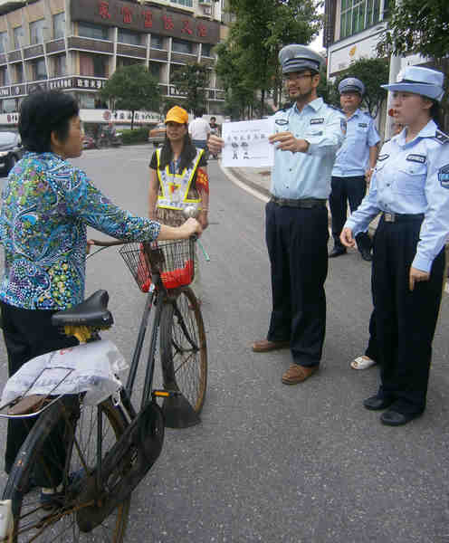 US visitor can add <EM>chengguan</EM> to resume