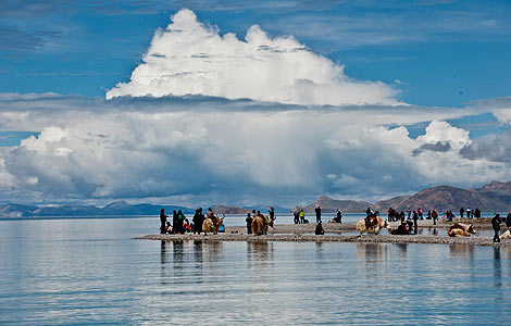 Tibetan tourism village earning more