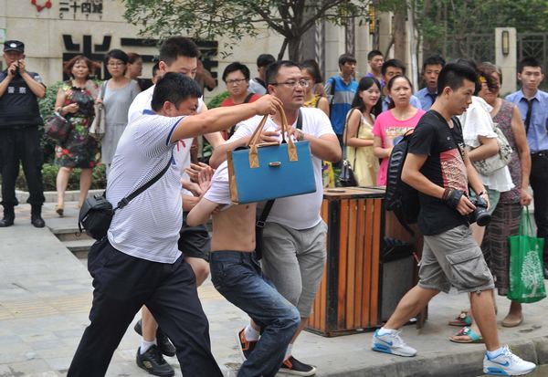 Suspects in gunfight with Chengdu police