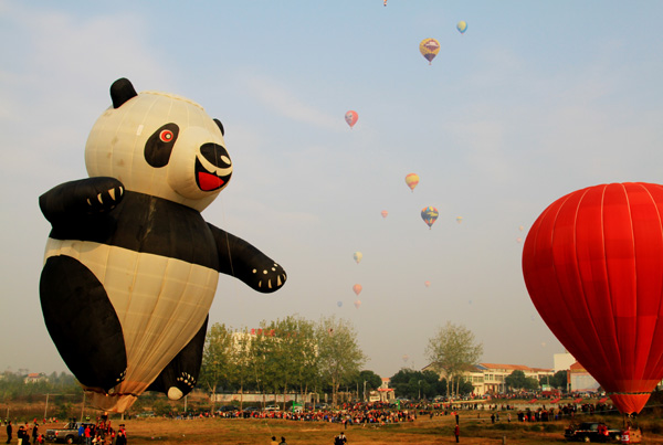 Hot air balloons loom high on tourist horizon