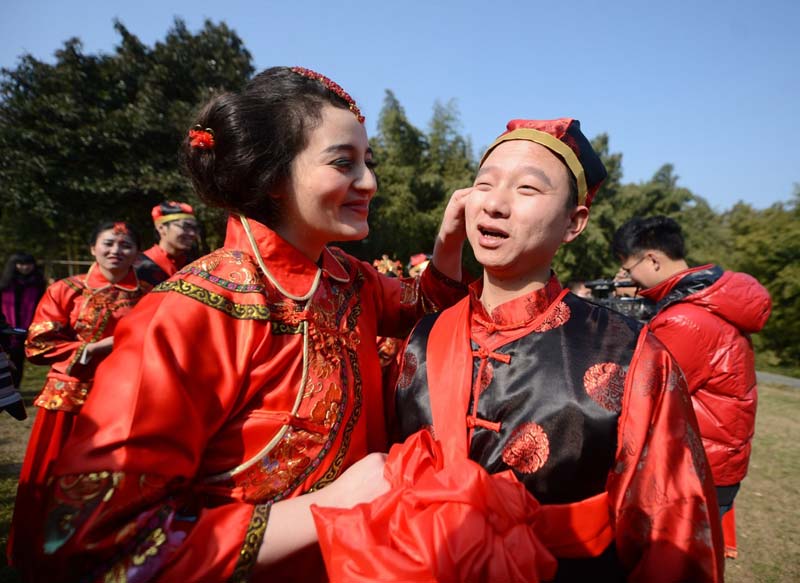 Group wedding ceremony in East China