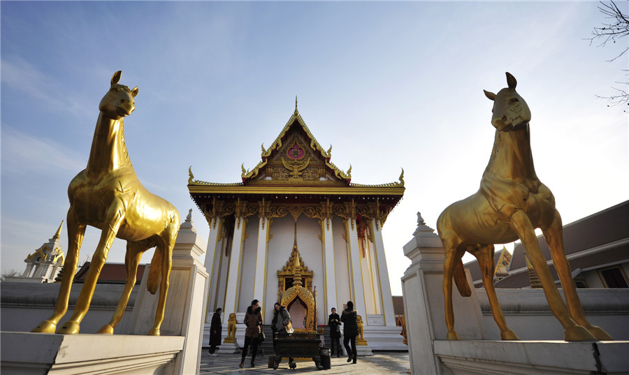 Thai-style Buddhist structure rises in Chinese temple