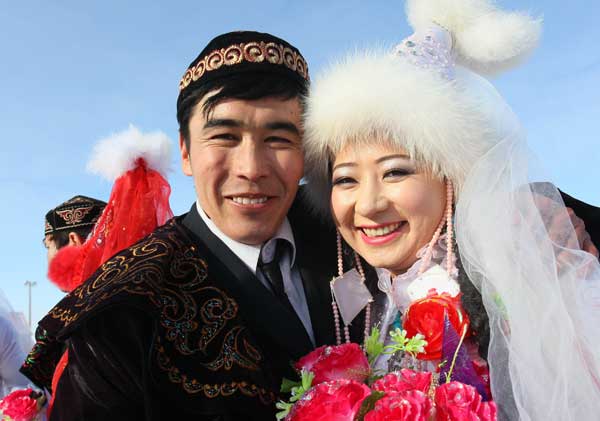 Winter cultural festival opens in Xinjiang