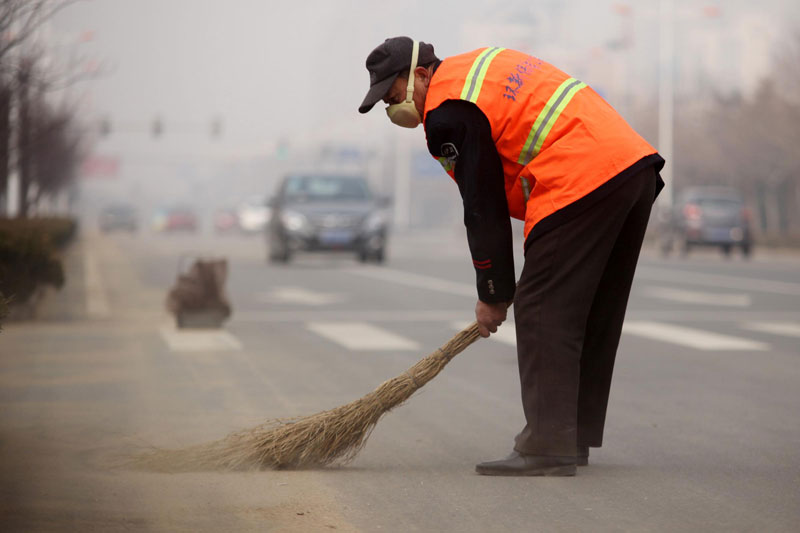 Heavy smog lingers in large area of N China