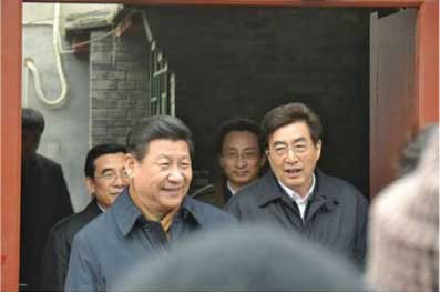 Xi pops in to Beijing's popular <EM>hutong</EM>