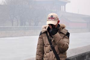 Beijing waits for cold wave to disperse smog