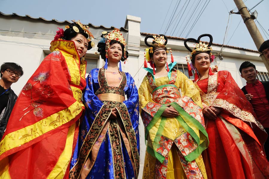 'Goddess of the Sea' shows up at Sea Sacrifice Festival