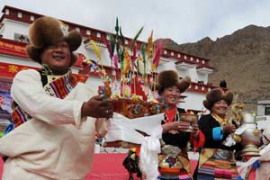 10 monks pass highest Tibetan Buddhism exam