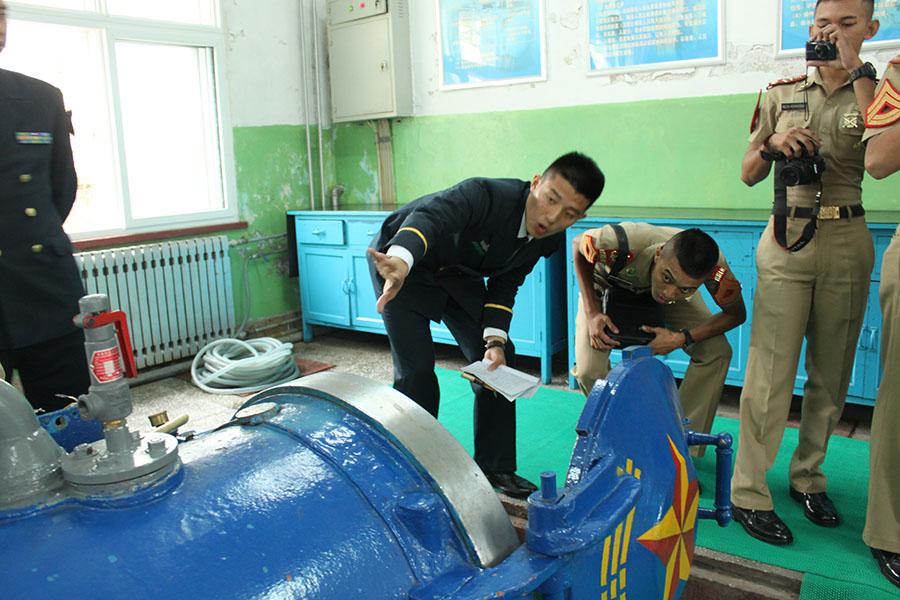 Indonesian navy visits China's submarine academy