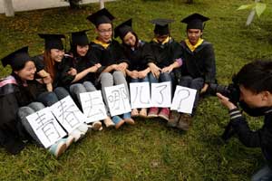 Avant-garde approach to graduation photos