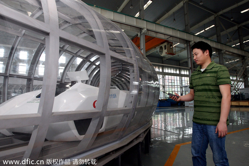 Manufacturer unveils Maglev vehicle in Chengdu