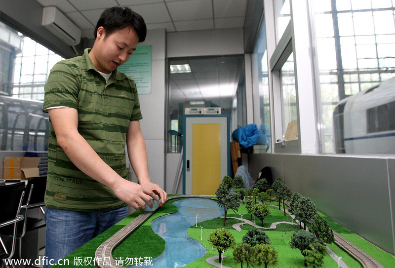 Manufacturer unveils Maglev vehicle in Chengdu