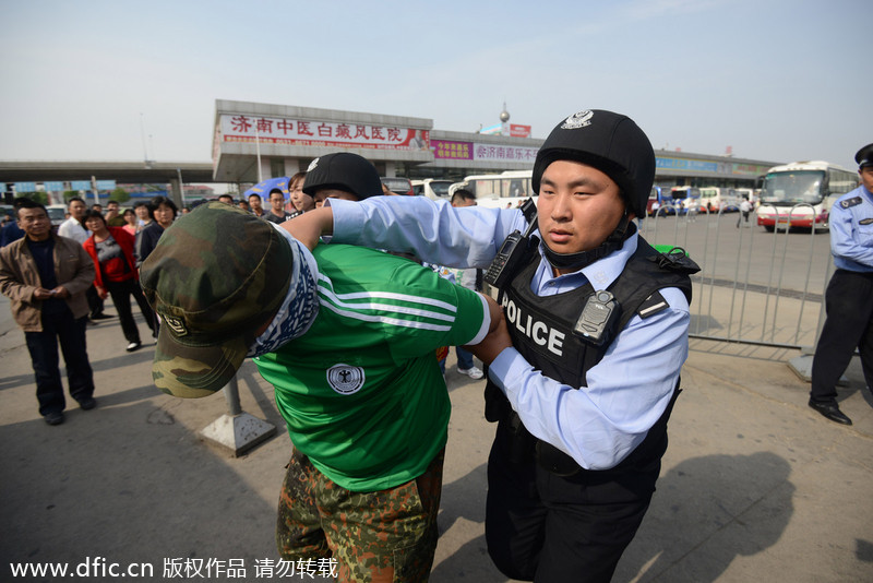 Anti-riot drill held in E China