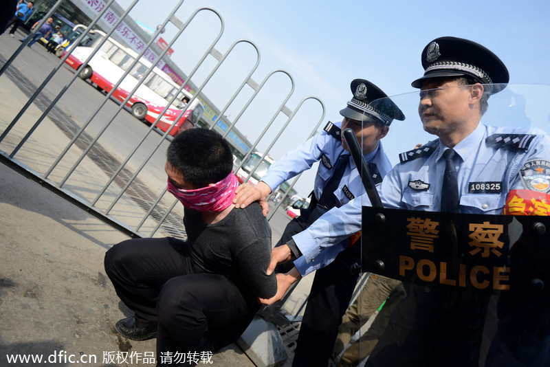 Anti-riot drill held in E China