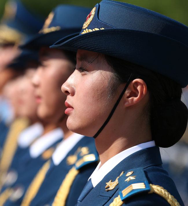 PLA Honor Guard debuts female members