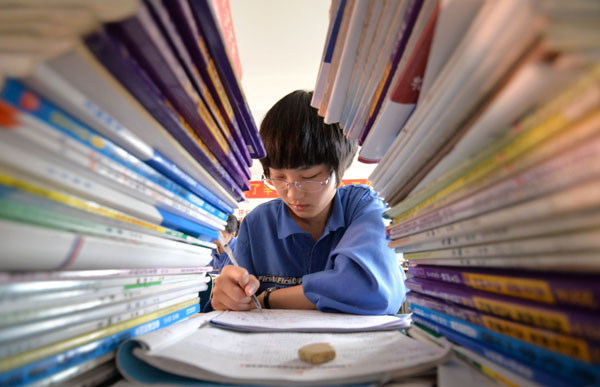 Students prepare for <EM>Gaokao</EM>