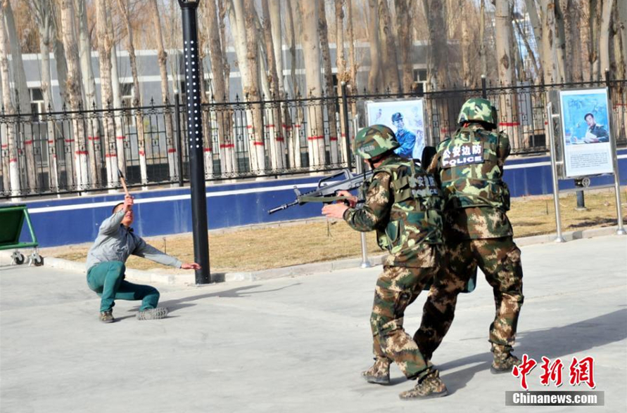 Judge calls for crackdown on extremism in Xinjiang