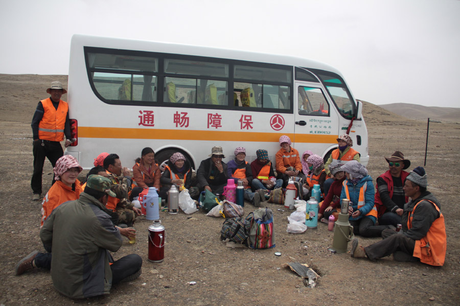 Life of highway maintenance workers on Qinghai-Tibet Plateau