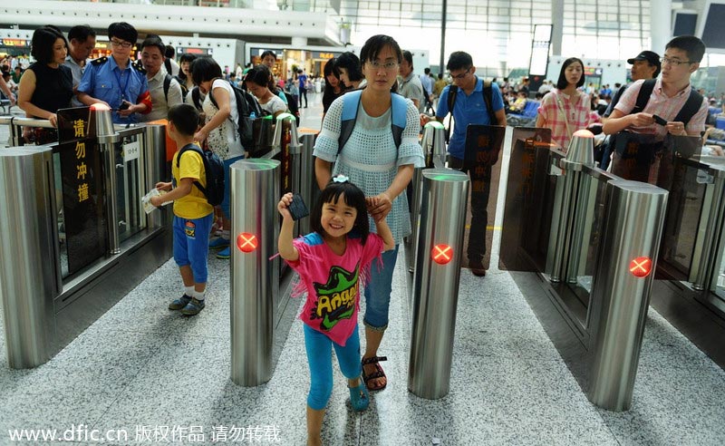 Rail travelers brace for summer rush in E China