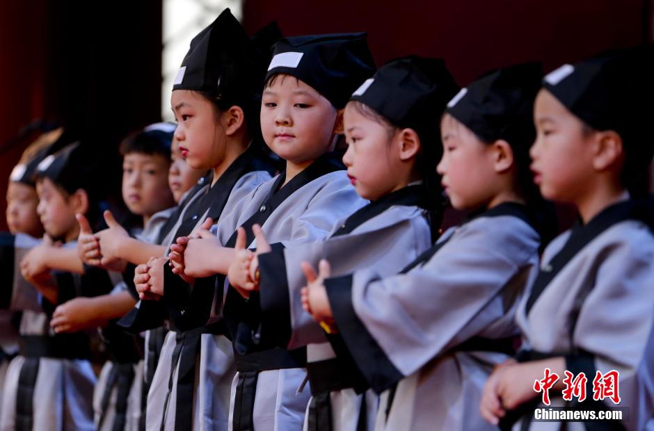 Children attend enlightenment ceremony in Beijing